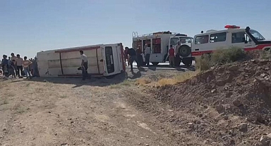 İran'da karate takımını taşıyan otobüs devrildi