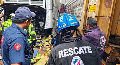 Meksika'da tren otobüse çarptı: 8 ölü, 45 yaralı