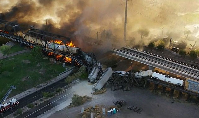 Yunanistan'da Tempi tren kazasında ölenler anıldı