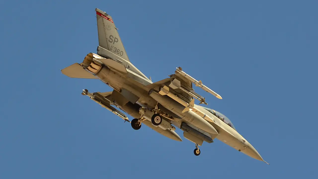 Almanya'daki ABD Hava Üssü'nden kalkan F-16 düştü