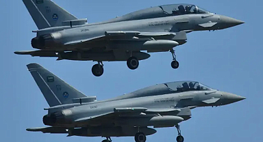 Yemen ordusu Taiz'de Husilere ait hedefleri vurdu