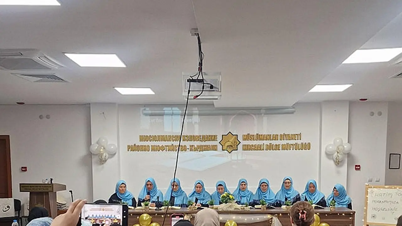 Kırcaali Yeni Camii'de gönüllere işleyen hatim programı